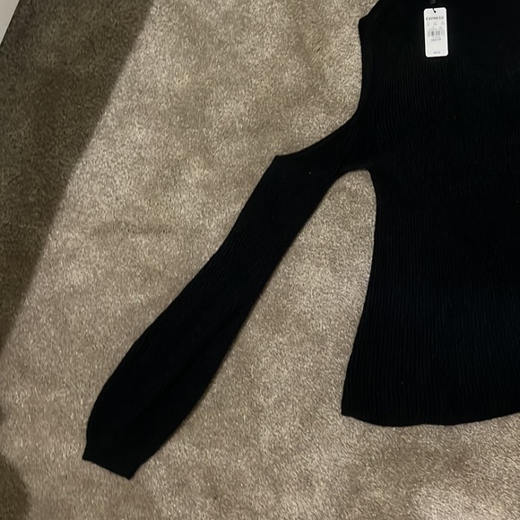 Women’s express xxs black cold shoulder sweater new with tags - Picture 2 of 3